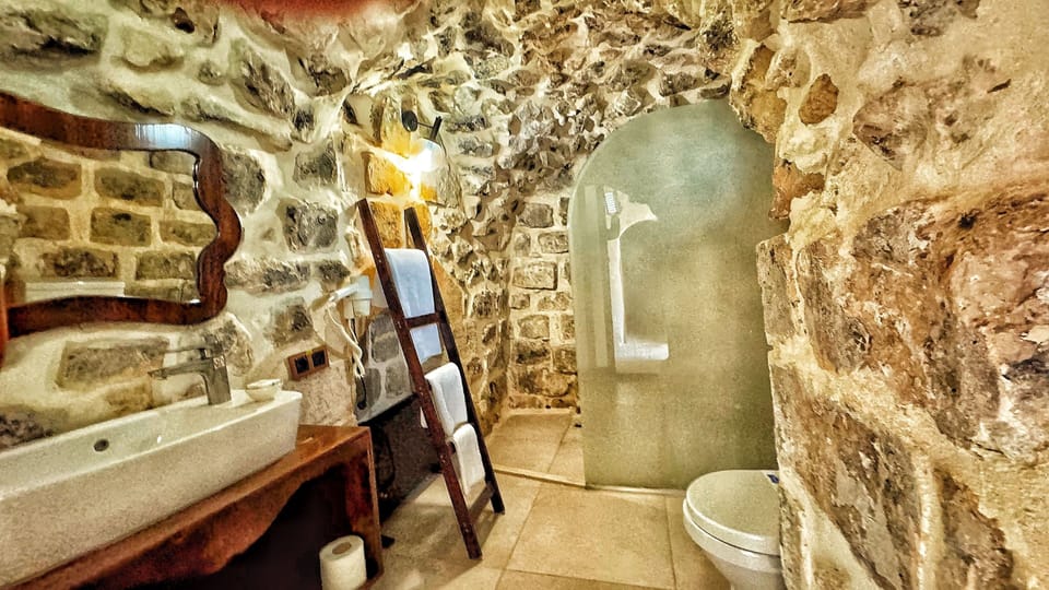 Classic Room, 1 Double Bed, Patio, Garden View | Bathroom | Rainfall showerhead, designer toiletries, hair dryer, slippers