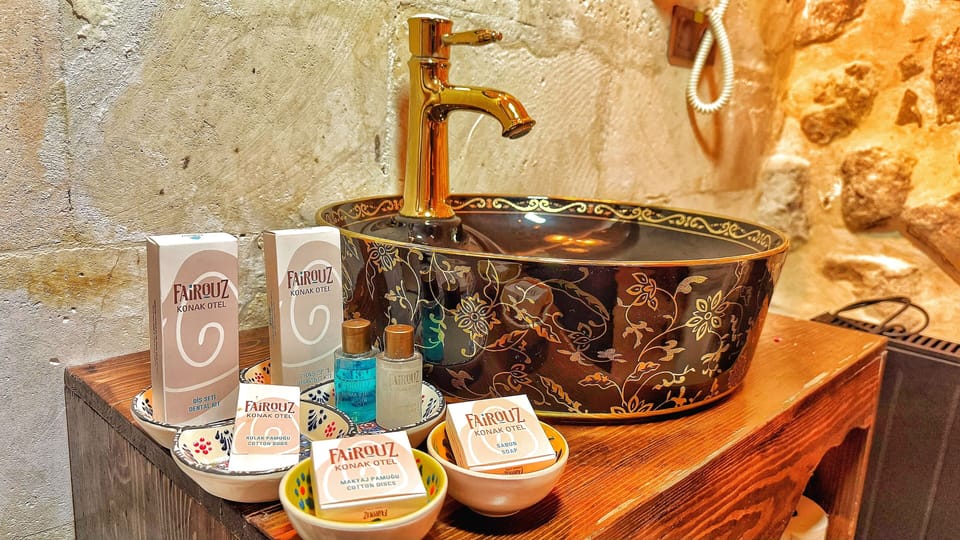 Luxury Room, 1 King Bed, Sauna | Bathroom | Rainfall showerhead, designer toiletries, hair dryer, slippers