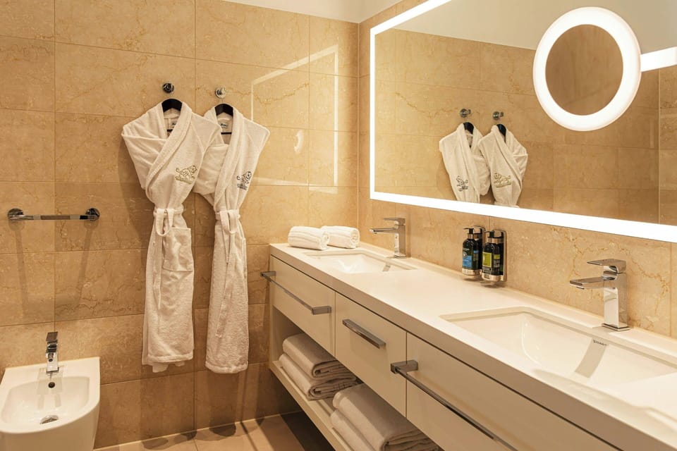 Suite, 1 Bedroom, Garden View | Bathroom | Shower, free toiletries, hair dryer, bathrobes