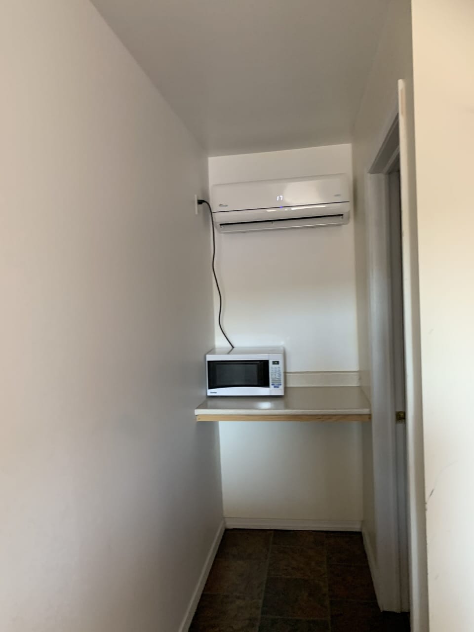 Laptop workspace, soundproofing, free WiFi, bed sheets