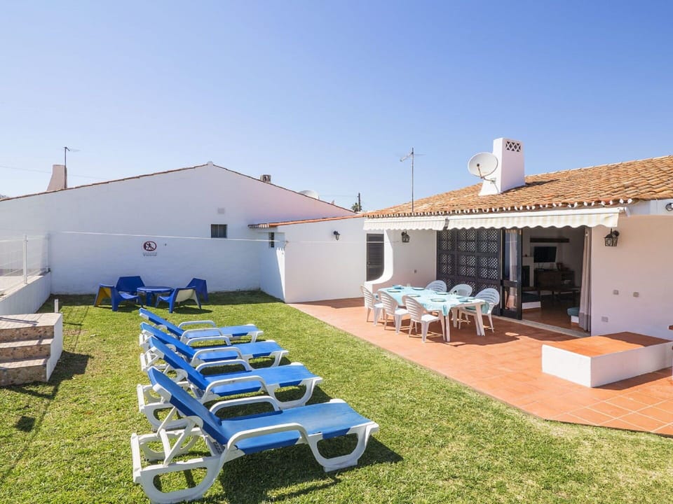 Property, House, Building, Real Estate, Home, Vacation, Backyard, Resort, Villa, Room