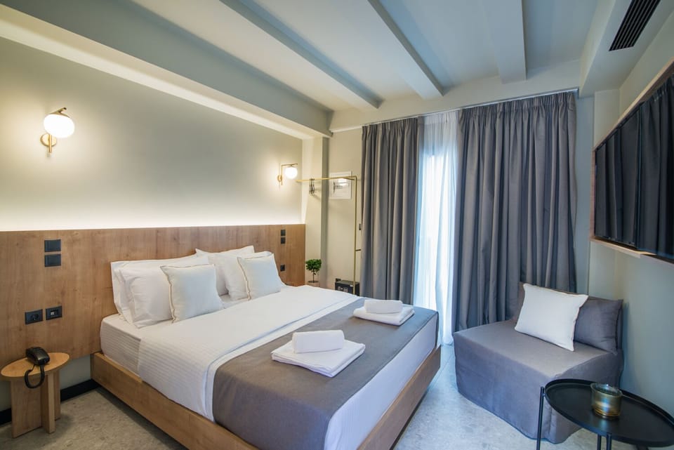 Deluxe Room | Premium bedding, down comforters, minibar, in-room safe