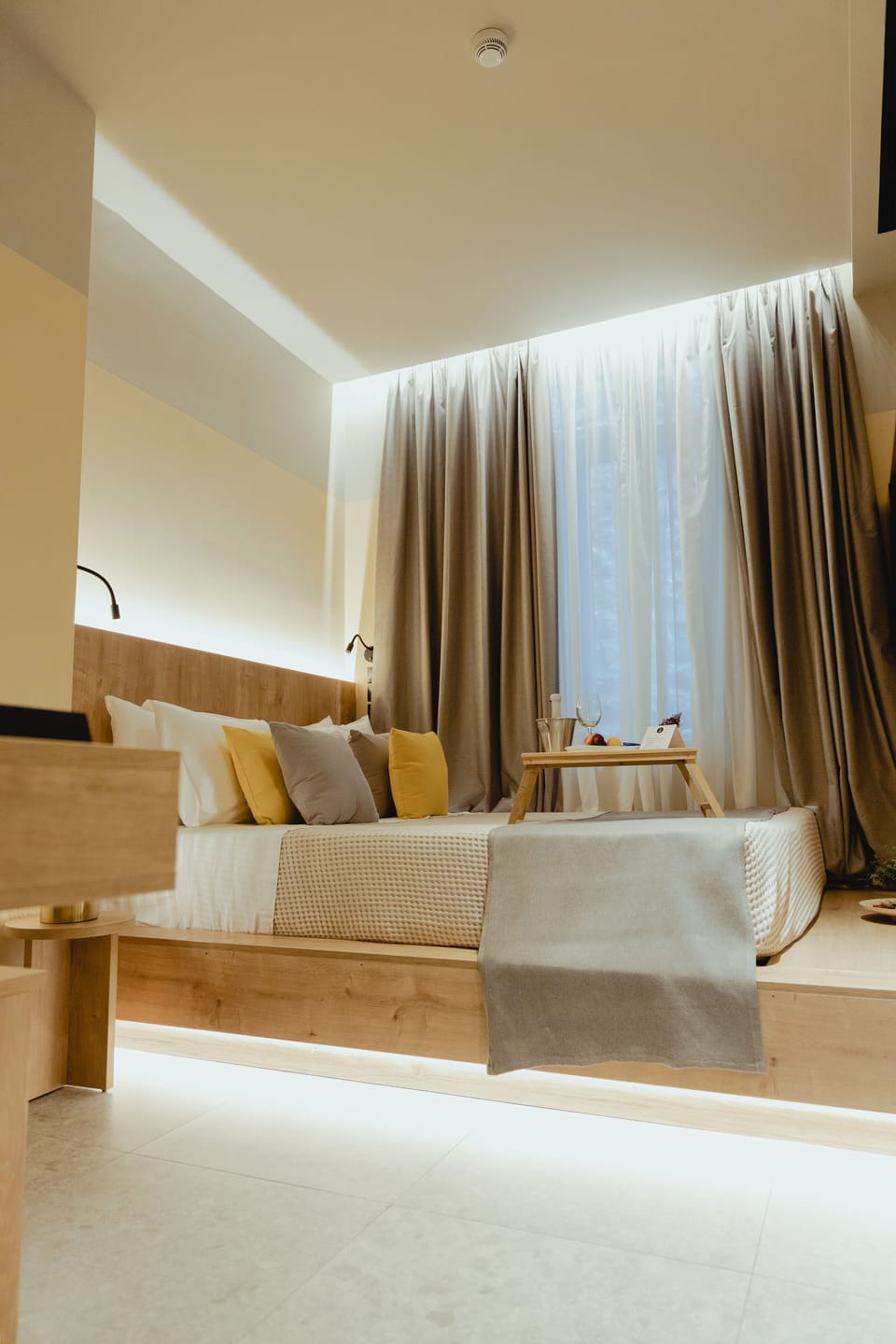 Premium bedding, down comforters, minibar, in-room safe
