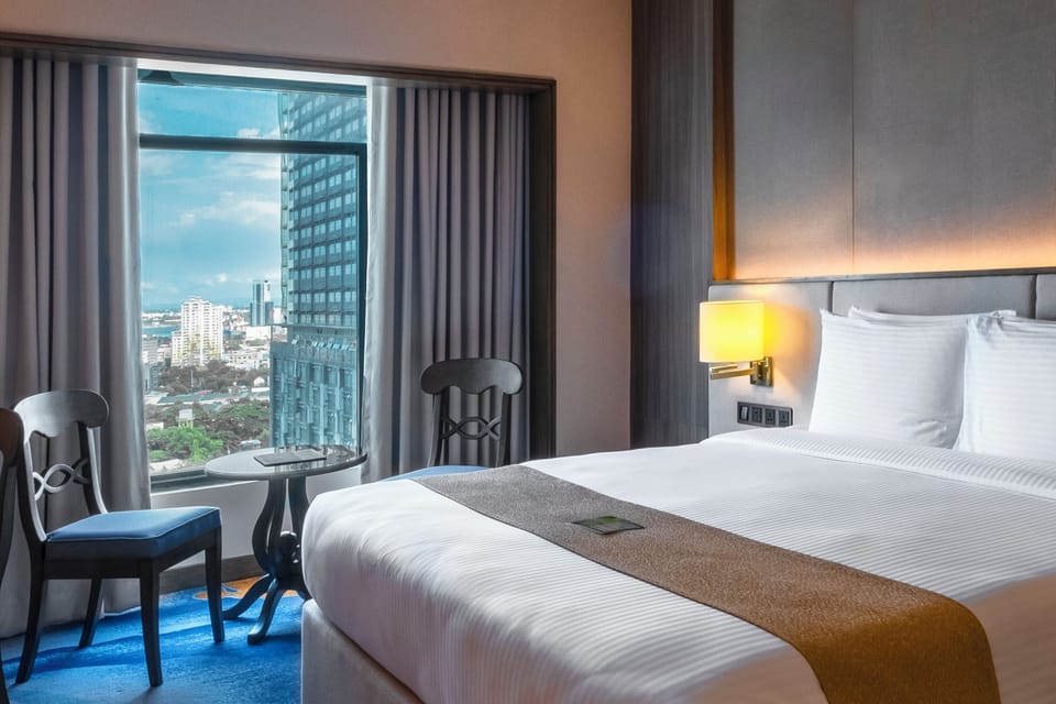 Premier Room | Minibar, desk, blackout drapes, soundproofing