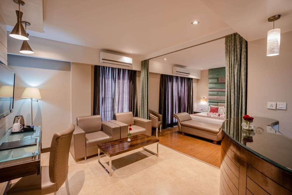 Suite | Premium bedding, minibar, in-room safe, individually furnished