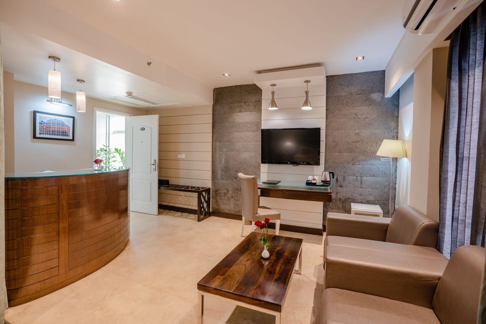 Suite | Living area | LCD TV