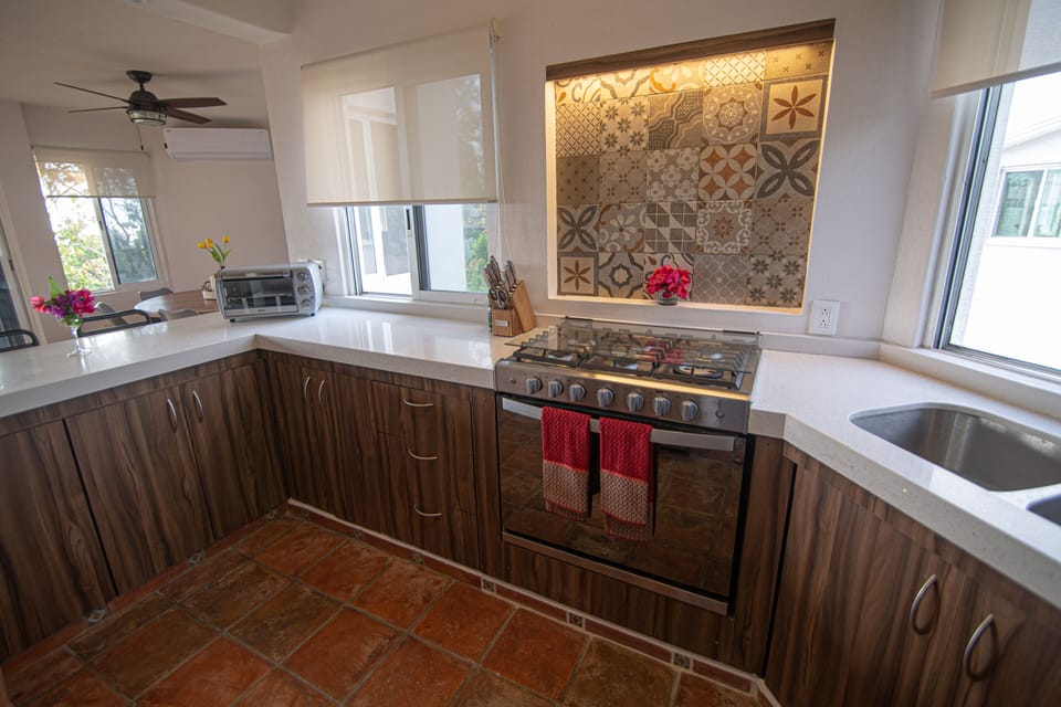 Fully equipped gourmet kitchen.
