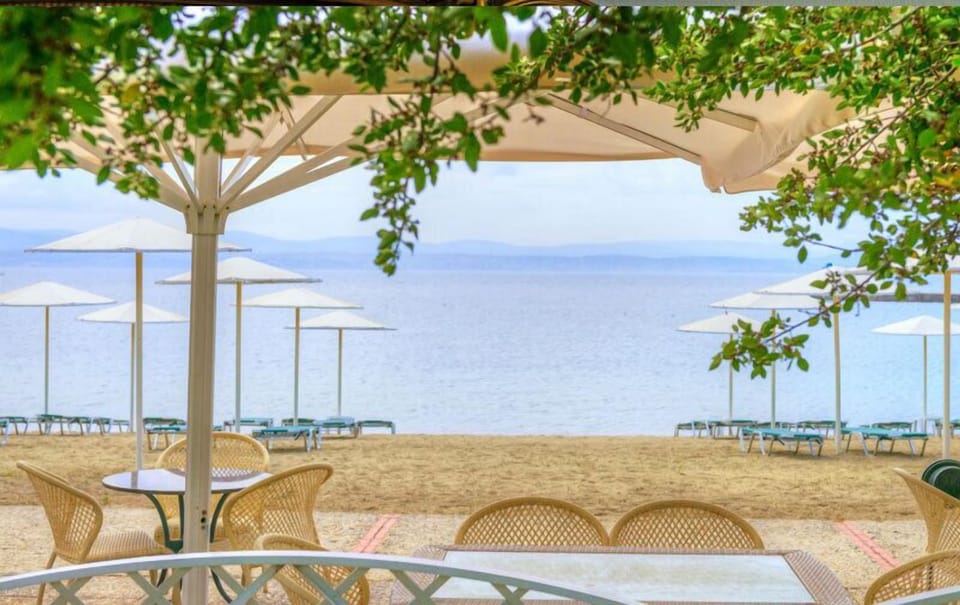 Private beach, sun loungers, beach umbrellas, beach towels