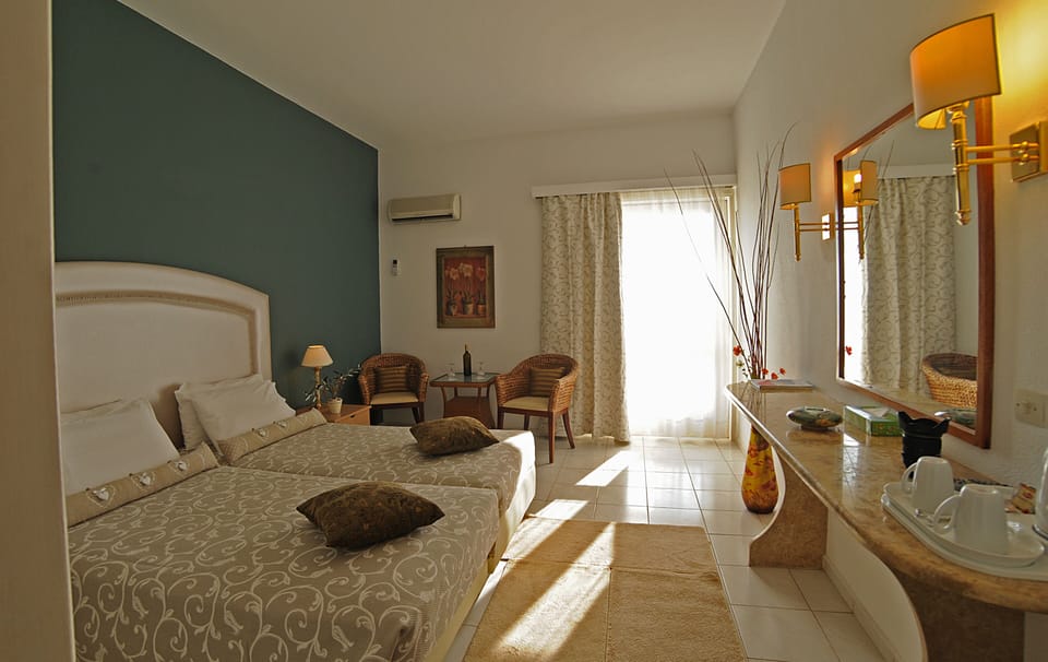 Superior Double or Twin Room, Sea View | Minibar, in-room safe, soundproofing, free WiFi