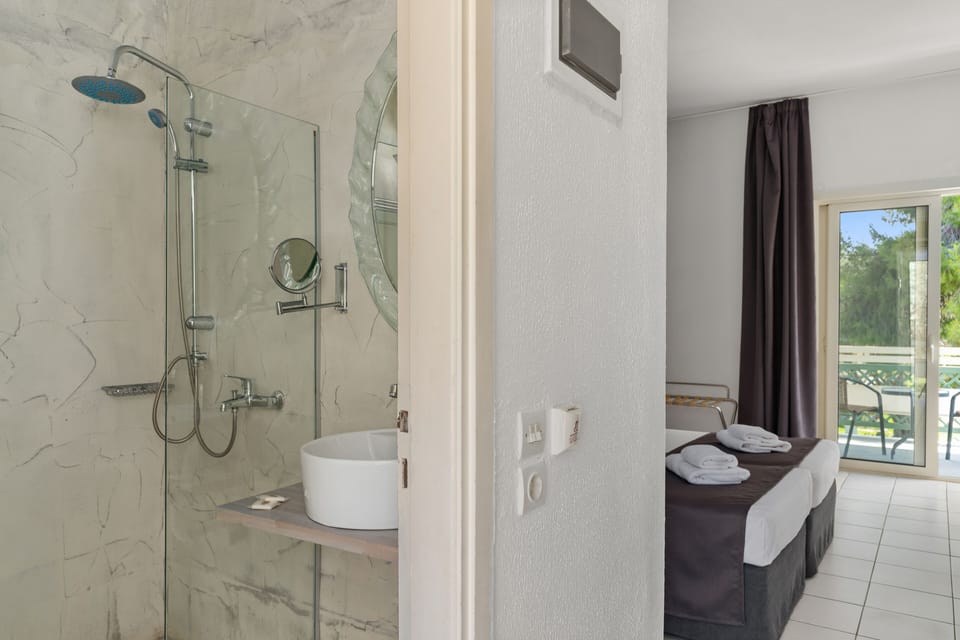 Twin or Double Room Bungalow Garden View | Minibar, in-room safe, soundproofing, free WiFi