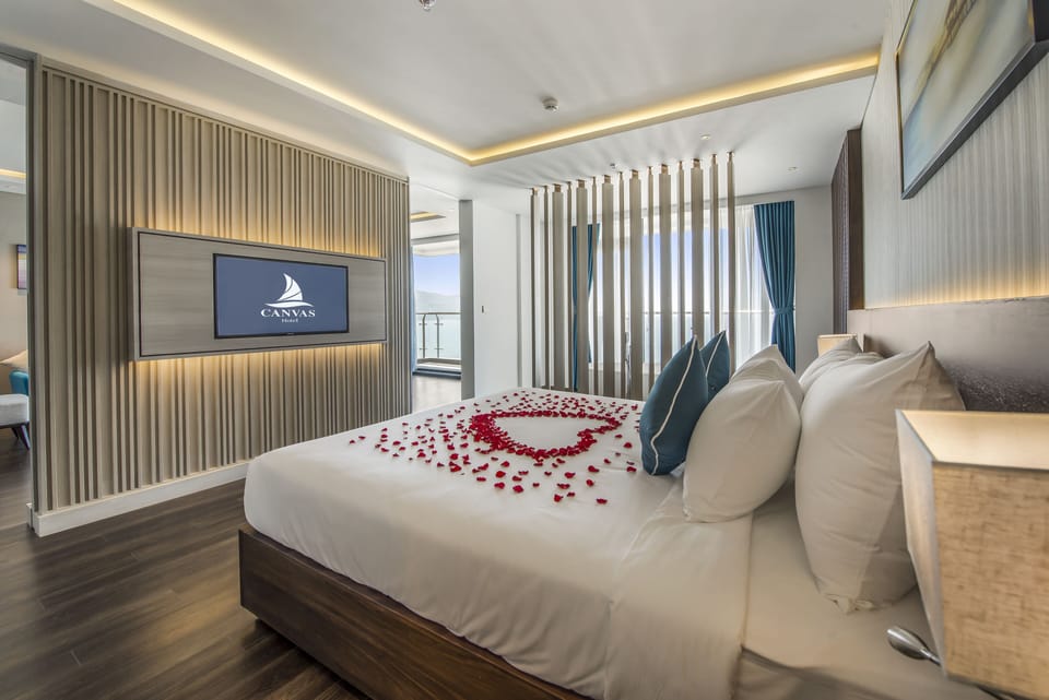 Canvas Suite | Minibar, in-room safe, soundproofing, iron/ironing board (on request)