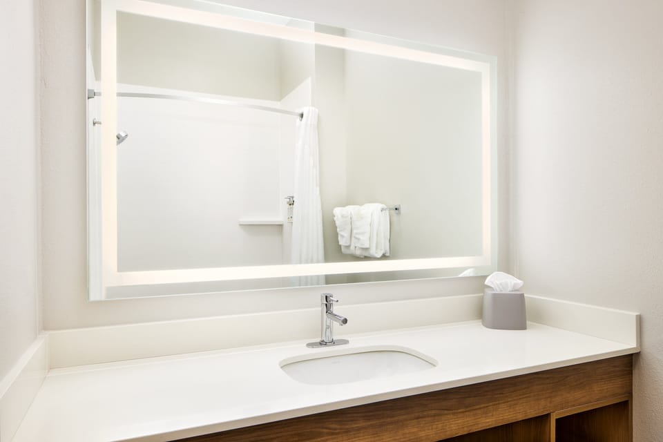 In-room safe, desk, soundproofing, iron/ironing board