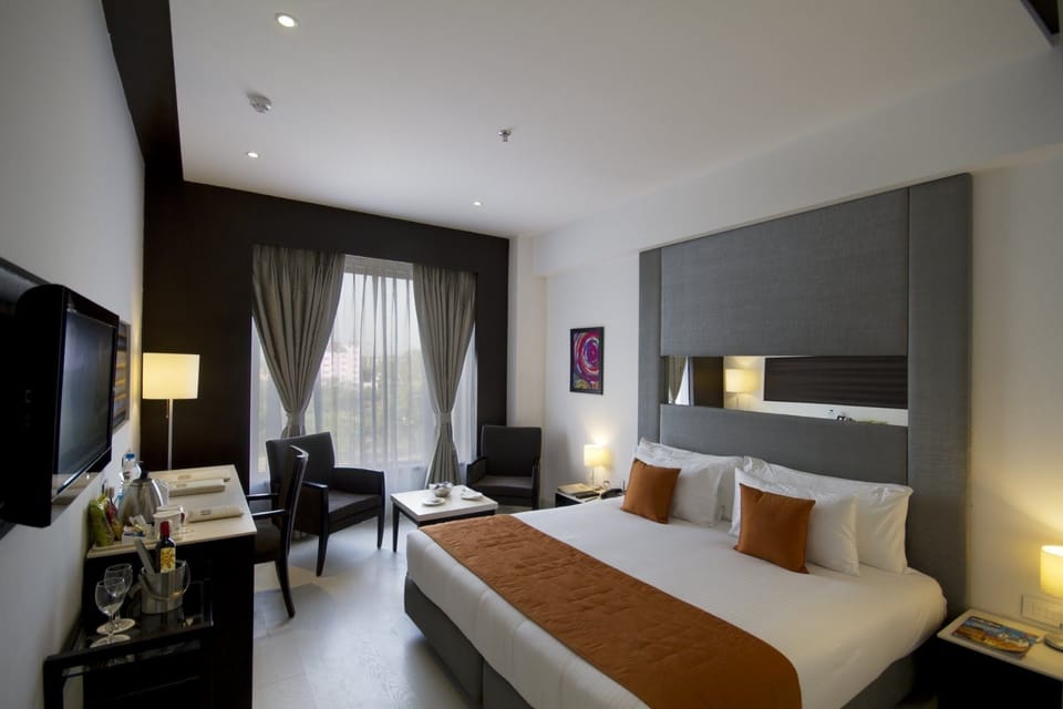 Minibar, in-room safe, desk