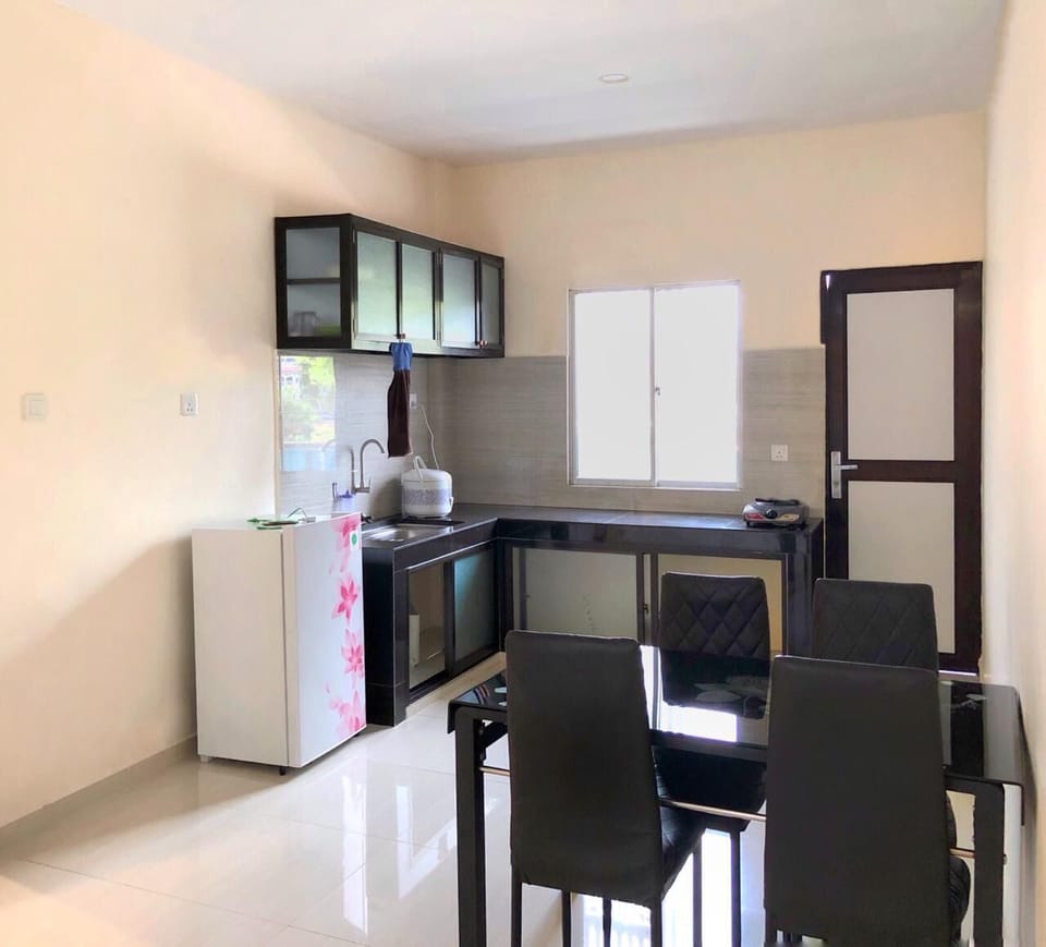 Family Apartment | Private kitchenette | Fridge, stovetop, rice cooker, cookware/dishes/utensils