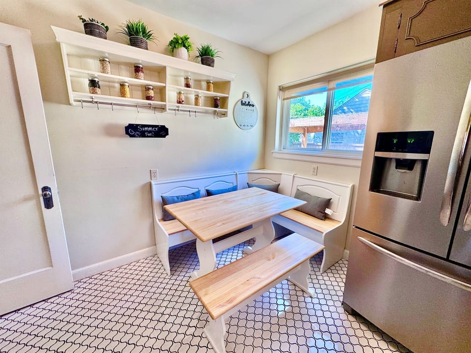 Breakfast table for 5 in the kitchen on the main level.