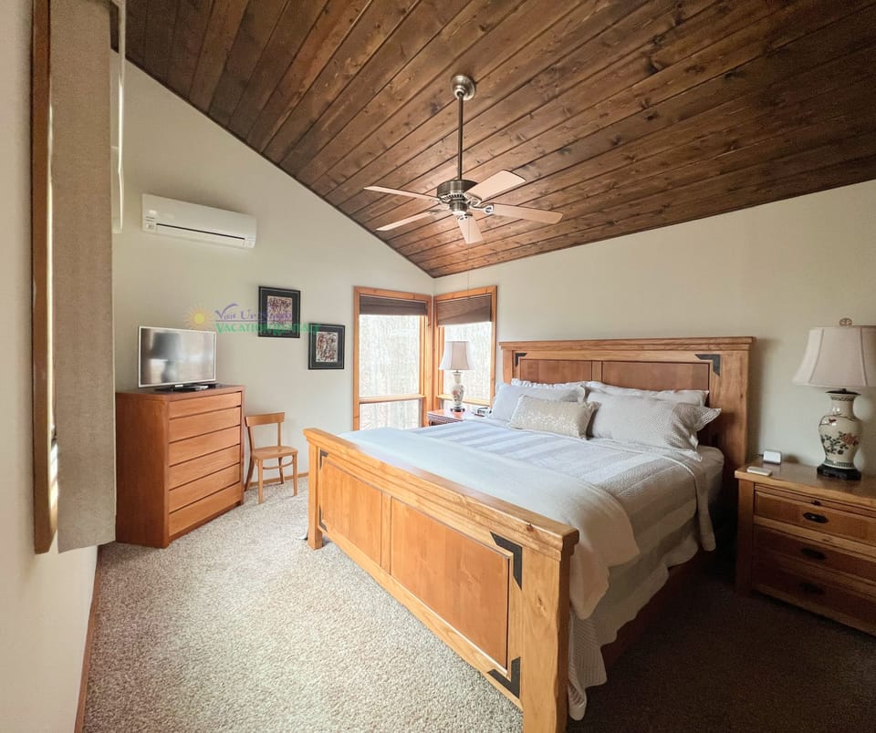 Upstairs master bedroom with king bed. - Upstairs master bedroom with king bed.