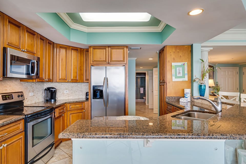 Condo, 3 Bedrooms | Private kitchen | Fridge, microwave, oven, dishwasher