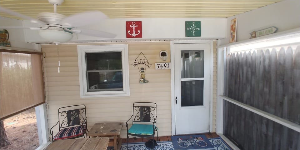 The Hideaway Cottage Cottage in Chincoteague Island
