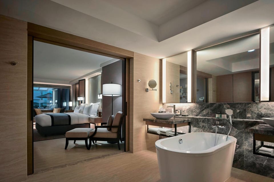 Studio, 1 King Bed, Non Smoking, Poolside | Bathroom | Separate tub and shower, free toiletries, hair dryer, bathrobes