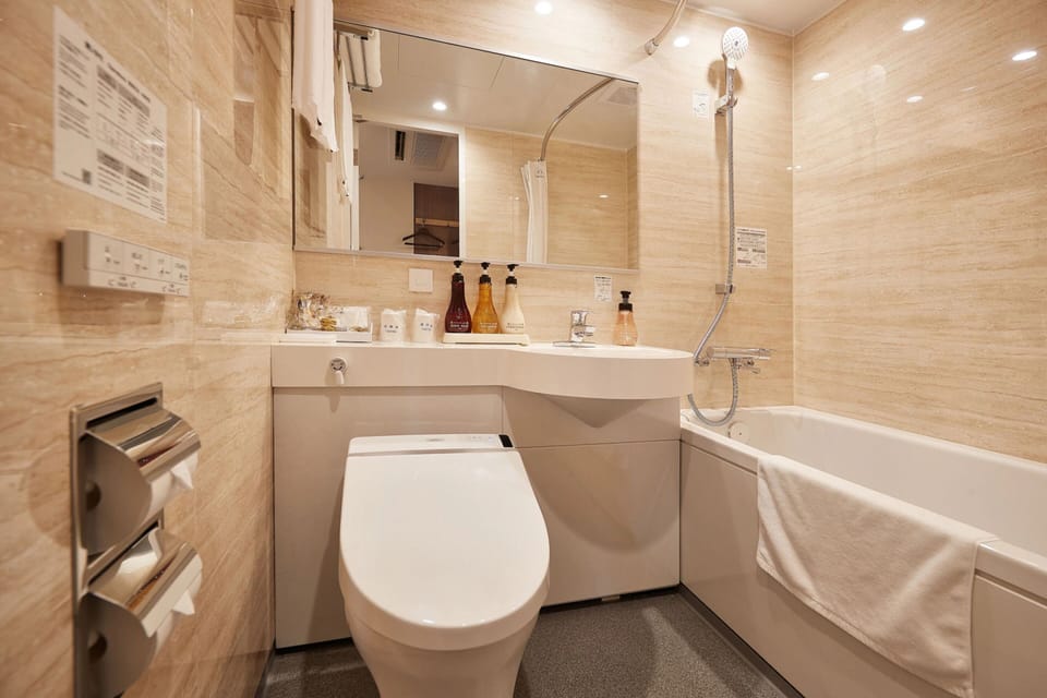 Combined shower/tub, deep soaking tub, free toiletries, hair dryer