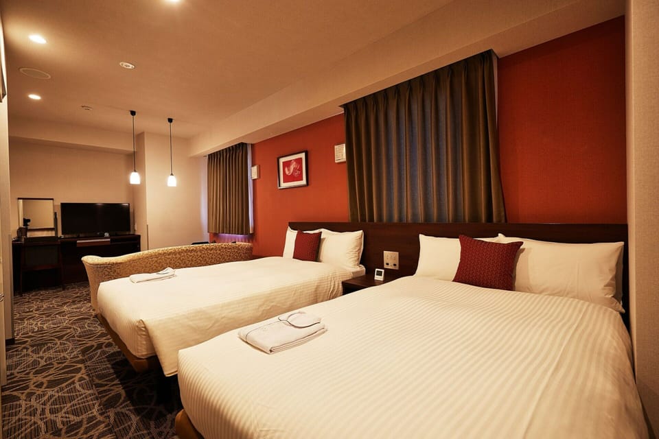 Japanese Western Style Twin Room | Down comforters, desk, laptop workspace, blackout drapes