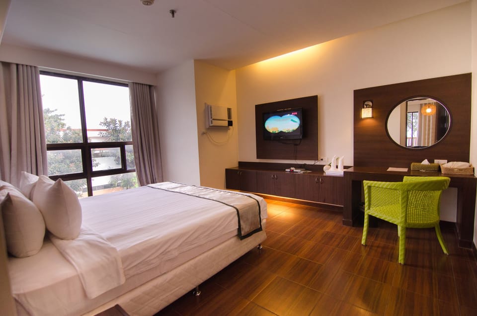 Suite | Individually decorated, individually furnished, desk, free WiFi