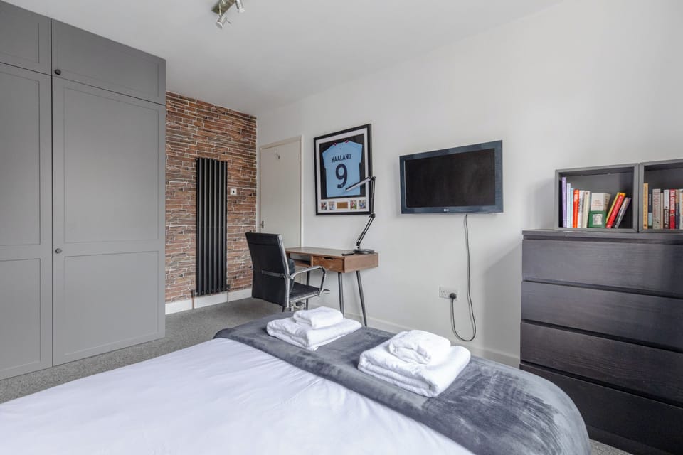 Contemporary 1BDR Home 10 Mins from Hyde Park House in City of Westminster