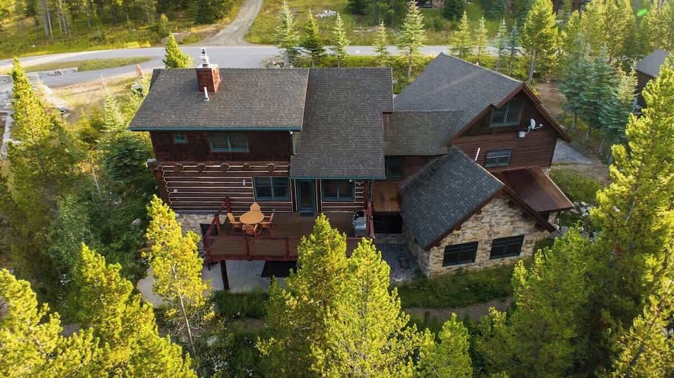 Back of Elk Lodge