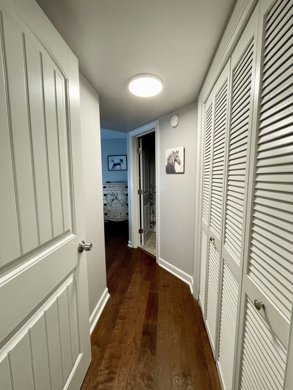 Hallway to primary suite 