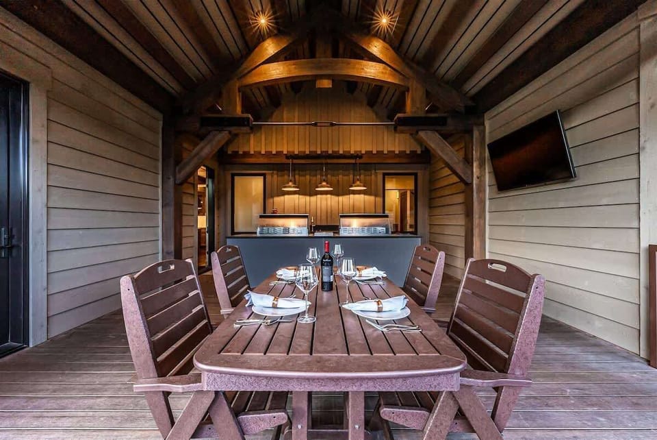 Outdoor kitchen with 2 grills and flat screen TV