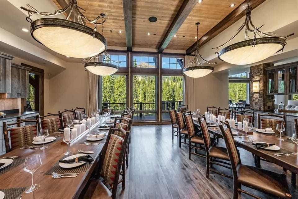 Dining room with formal seating for up to 24 guests