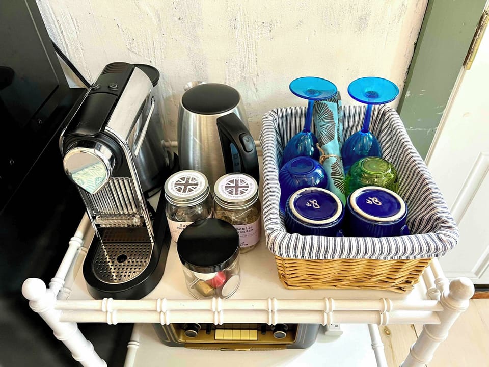 Kitchenette, Espresso machine, electric water boiler