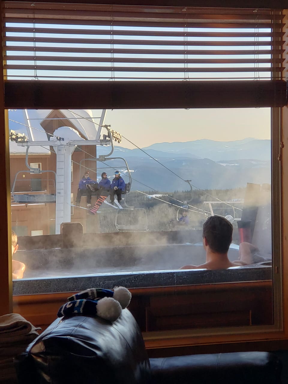 Living room large window looking to hot tub and Monashee Mtns. Plaza Chair