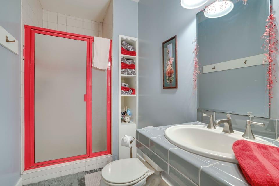Full Bathroom | Complimentary Toiletries | Hair Dryer