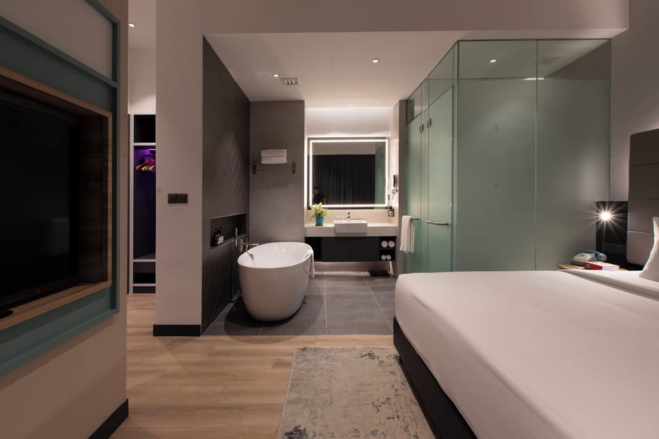 Premium bedding, free minibar, in-room safe, desk