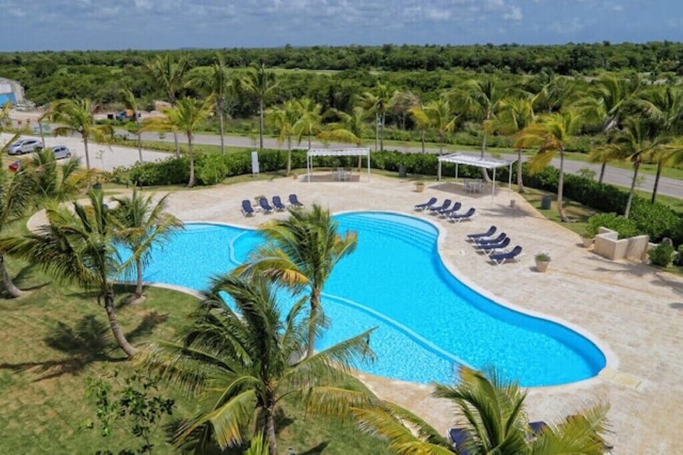 Spacious 3 BDR fully-equipped condo with pool and golf view (1740)