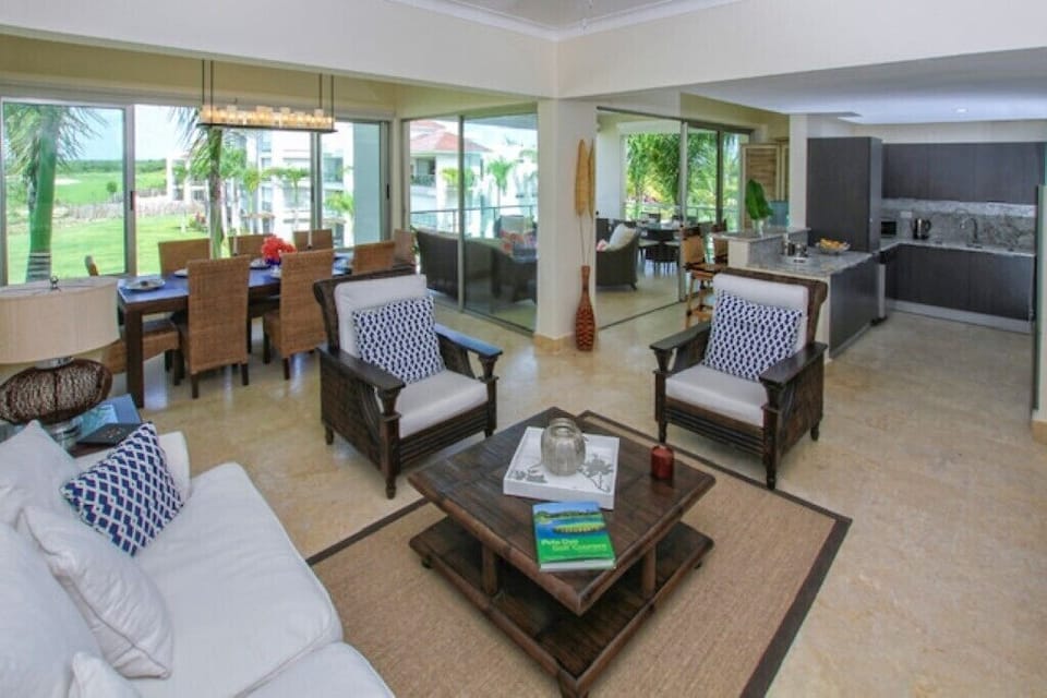 Spacious 3 BDR fully-equipped condo with pool and golf view (1744)