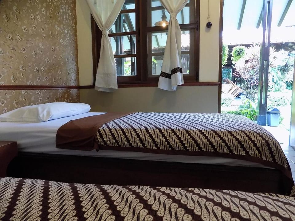 In-room safe, desk, free WiFi, bed sheets