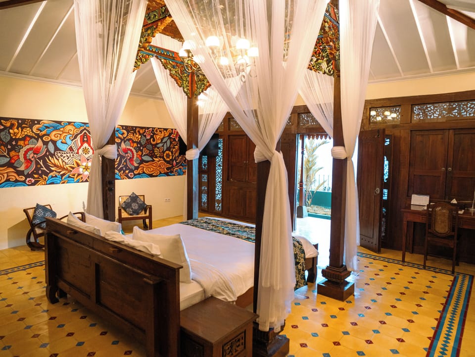 Suite | Free minibar items, in-room safe, individually decorated, desk