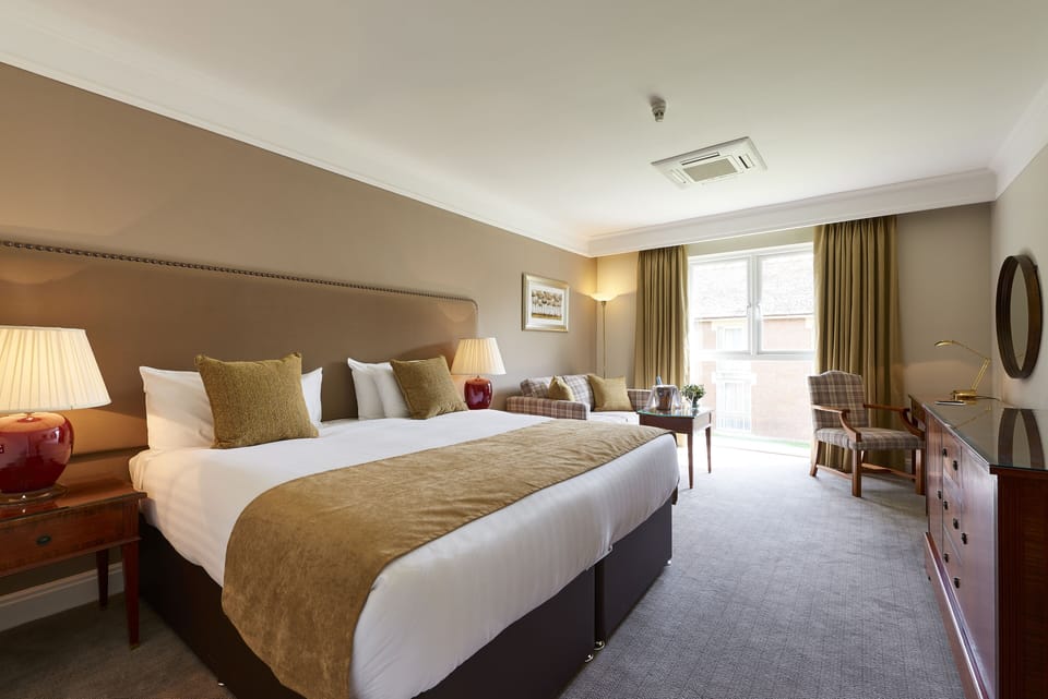 Superior King (1 King bed) | Desk, iron/ironing board, free WiFi, bed sheets