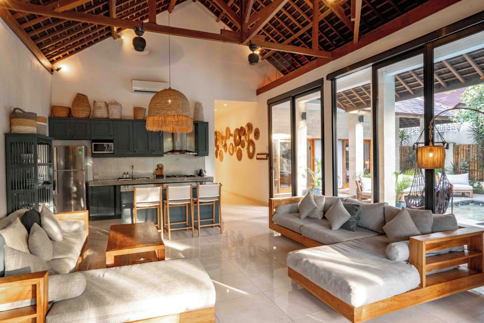 Deluxe Villa, 3 Bedrooms (6 people) | Living area | Smart TV