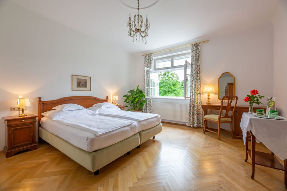 Classic Double Room | Hypo-allergenic bedding available, in-room safe, cribs (free)