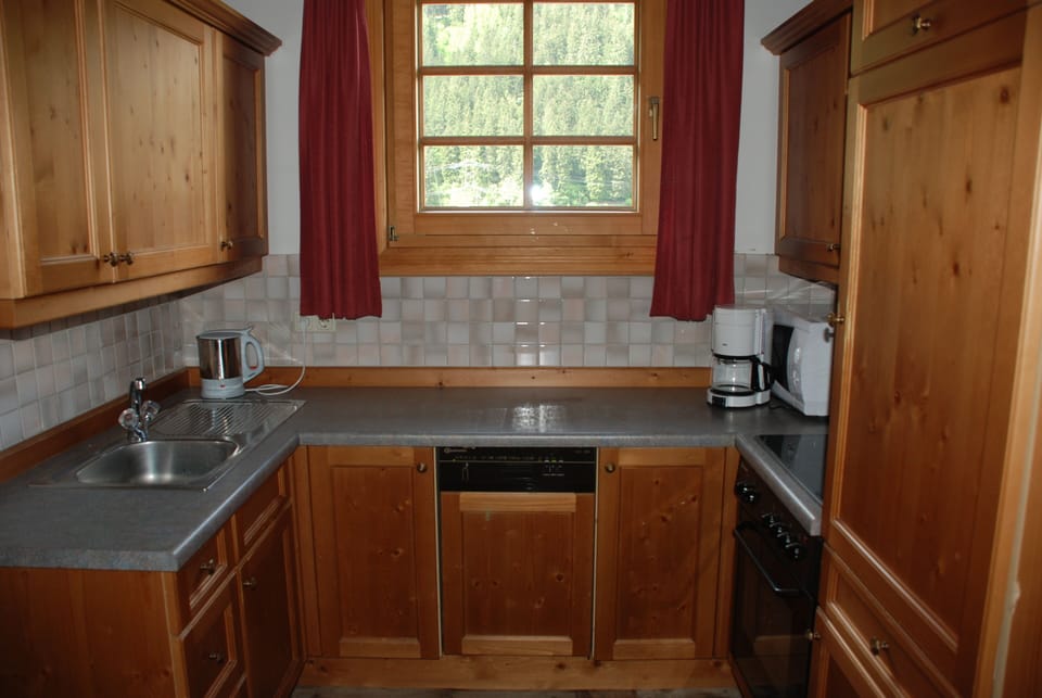 Economy Condo (Not Included: Cleaning Fee 32 EUR p.P) | Private kitchen