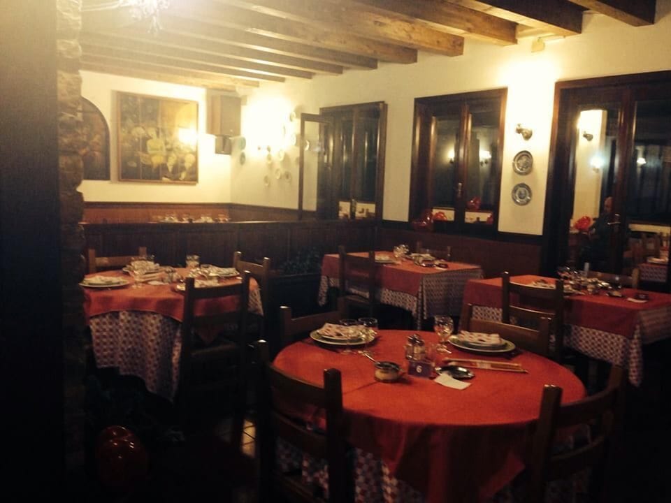 Breakfast, lunch, dinner served; local cuisine 