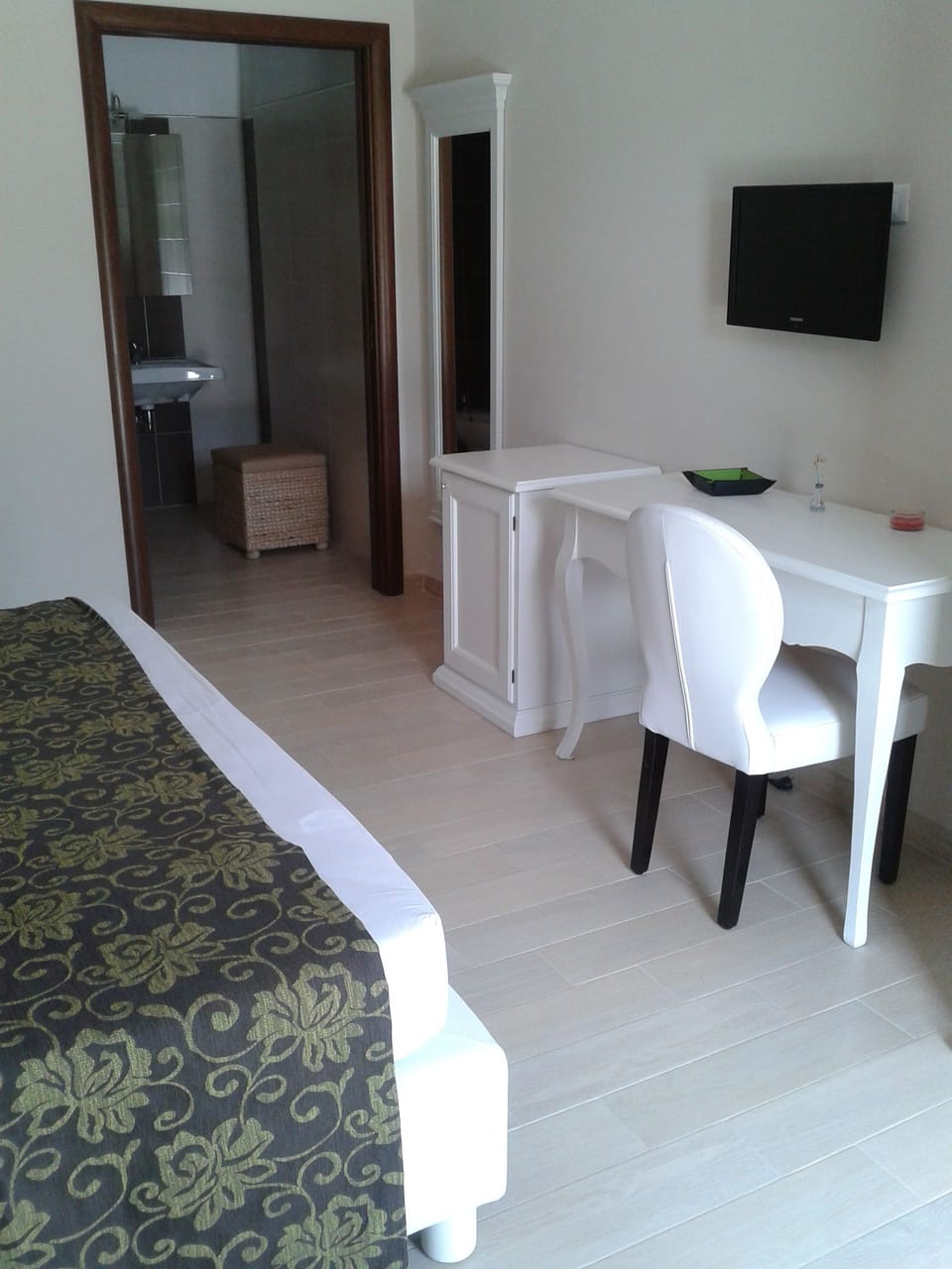 Premium bedding, minibar, in-room safe, individually furnished