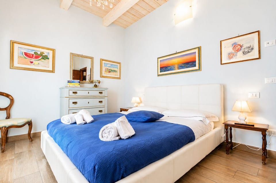 Deluxe Suite, 2 Bedrooms, Non Smoking, City View | 1 bedroom, premium bedding, minibar, individually furnished