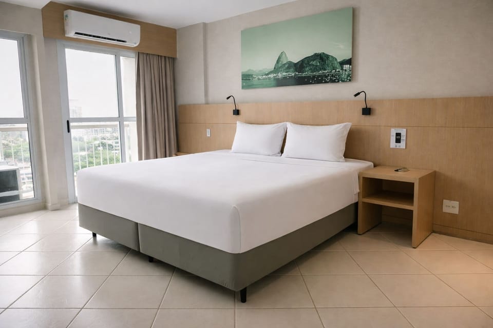 Executive Double Room, 1 King Bed, Non Smoking | Hypo-allergenic bedding, minibar, in-room safe, desk