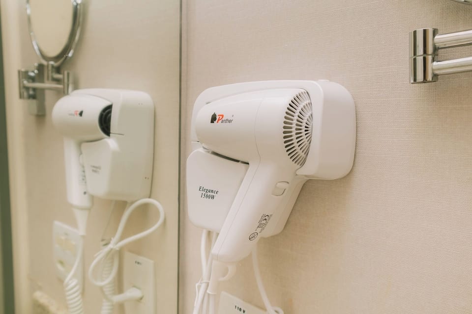 Shower, rainfall showerhead, free toiletries, hair dryer