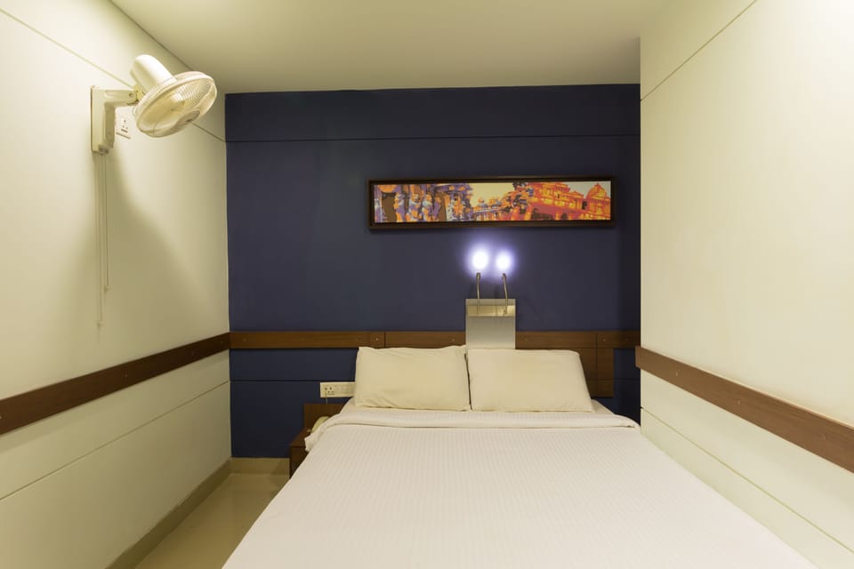 Smart Saver Room | In-room safe, desk, iron/ironing board, free WiFi