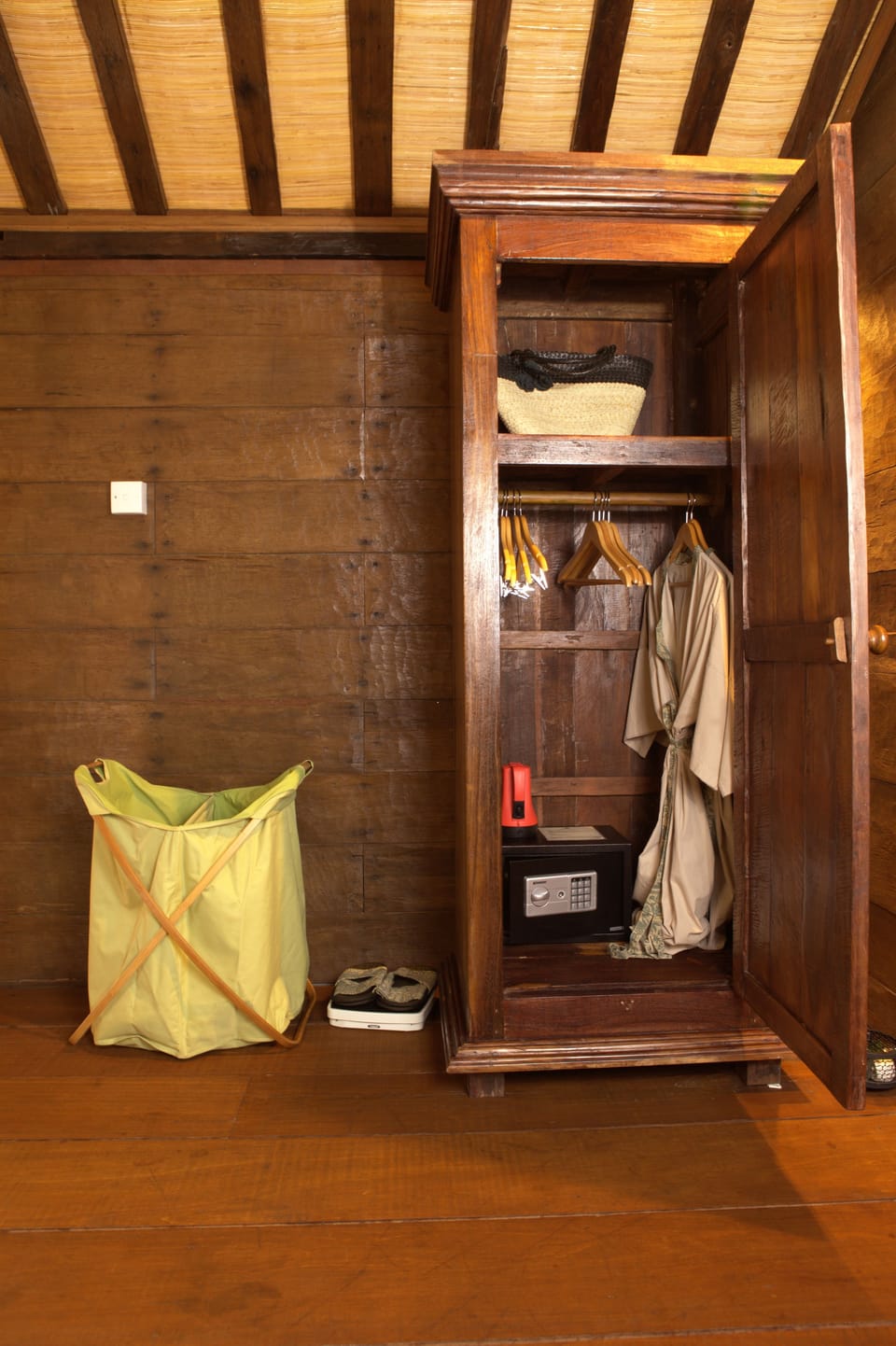 Villa, 1 Bedroom, Private Pool, Garden View | Minibar, in-room safe, desk, blackout drapes